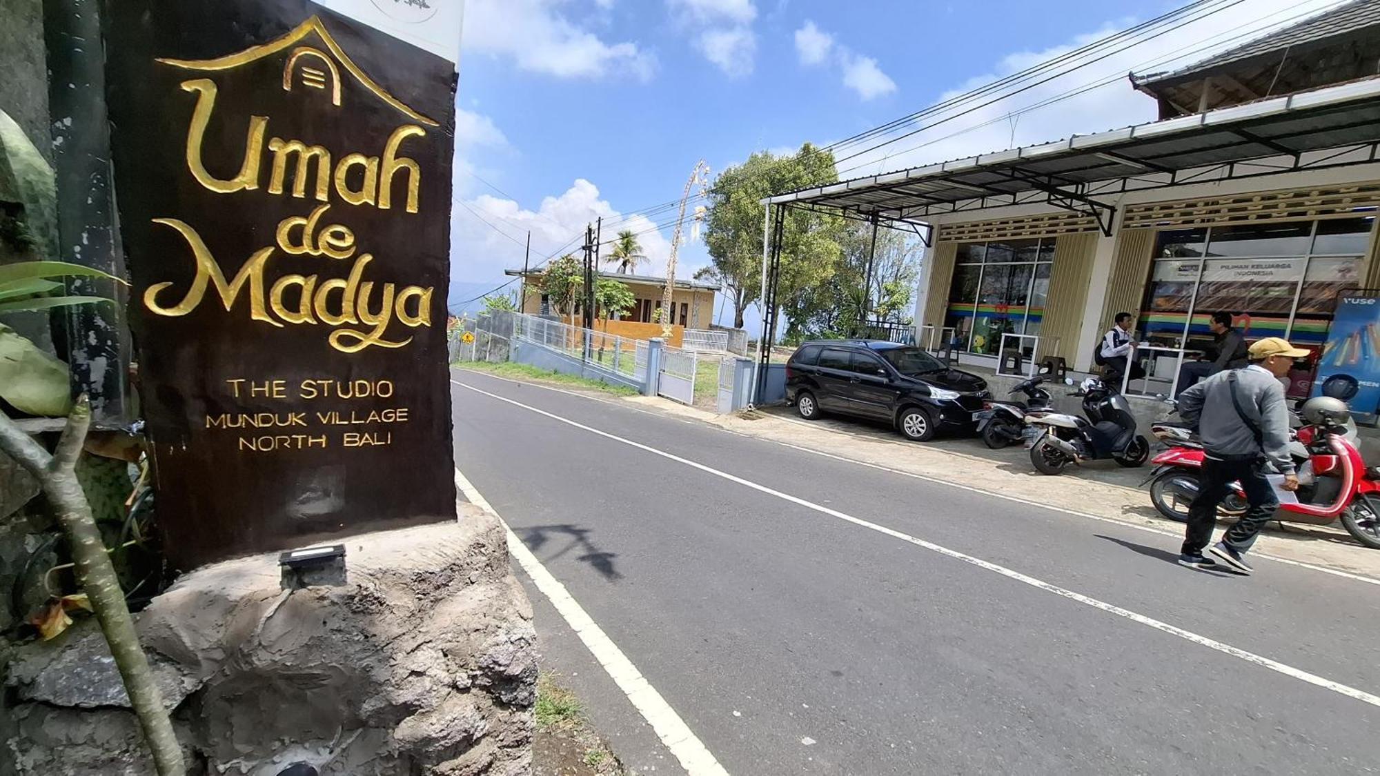 Umah De Madya & Rooftop De Madya Munduk Exterior foto